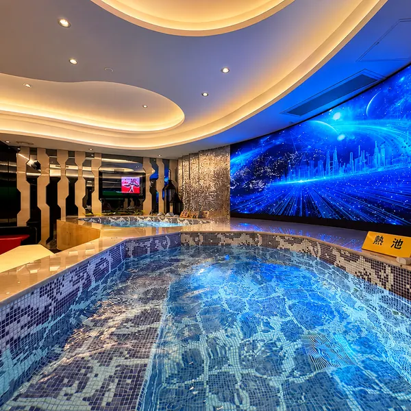Wide pool bathing area with step access