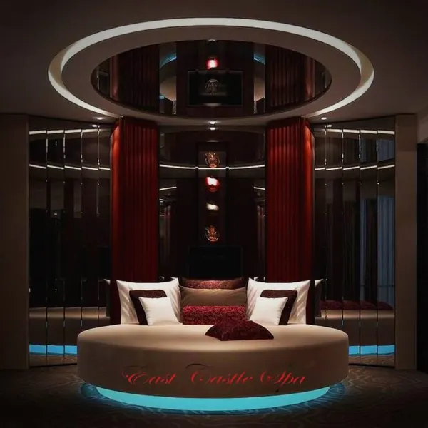Round-bed themed suite
