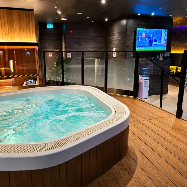 Round jacuzzi on a wood-deck bathing platform